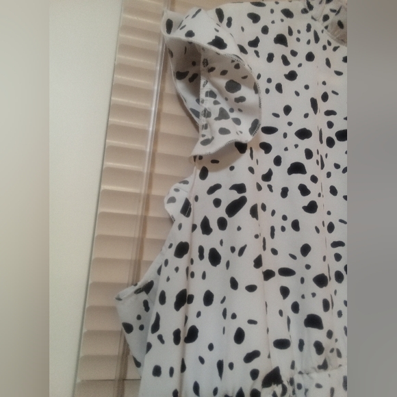 Black and white blouse with ruffles - Picture 2 of 10